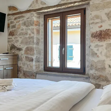 2 Bedroom Awesome In شقة أوماغ